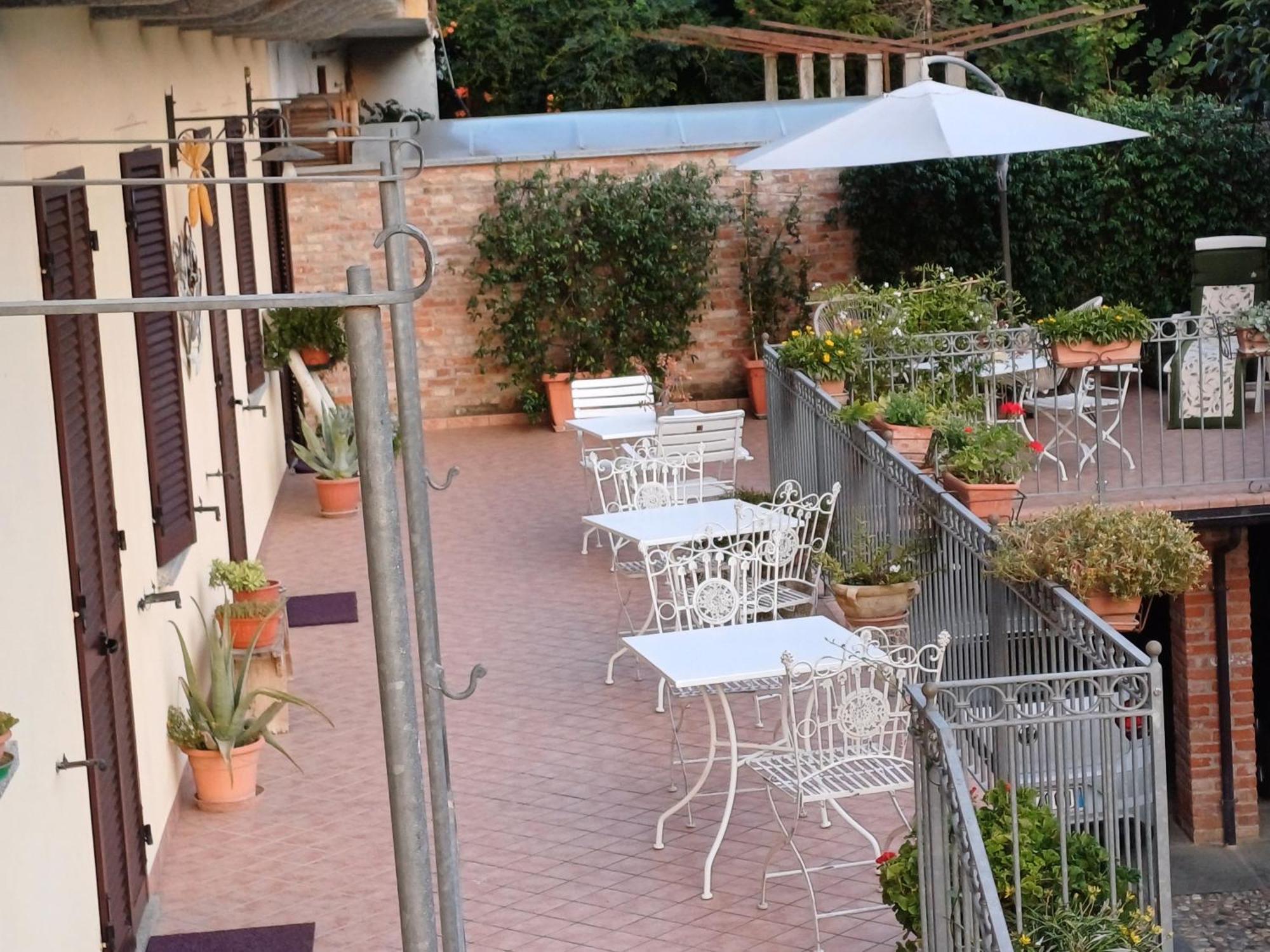 Il Germano Reale Bed & Breakfast Alba  Bagian luar foto